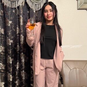 Elegant Pink Women's Pantsuit